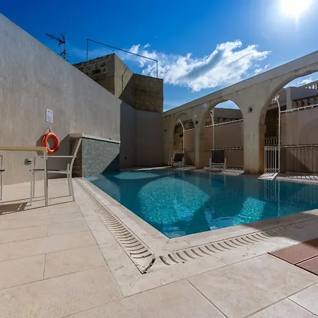 4 Bedroom Holiday With Private Pool