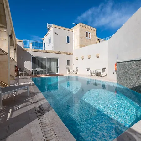 4 Bedroom Holiday With Private Pool