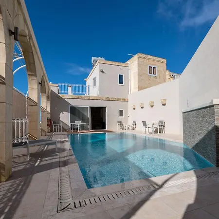 4 Bedroom Holiday With Private Pool * Għarb
