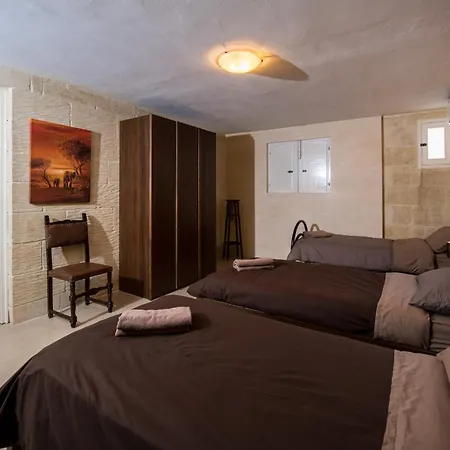 Nyaraló 4 Bedroom Holiday With Private Pool *