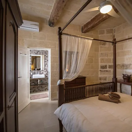 Nyaraló 4 Bedroom Holiday With Private Pool