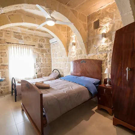 4 Bedroom Holiday With Private Pool Nyaraló *