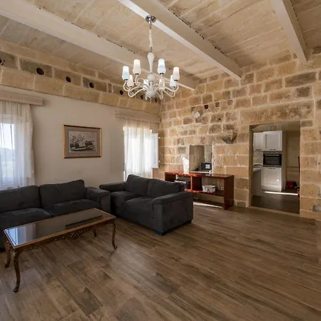 4 Bedroom Holiday With Private Pool
