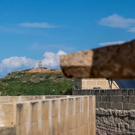 Nyaraló 4 Bedroom Holiday With Private Pool Għarb