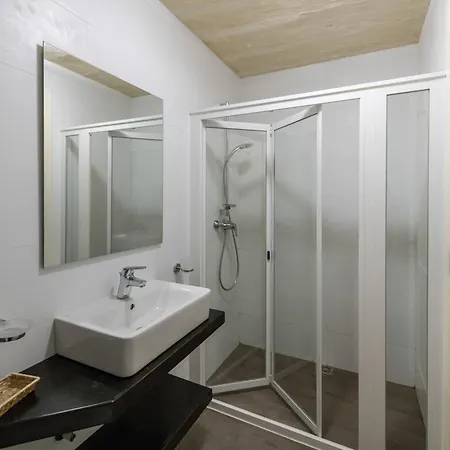 4 Bedroom Holiday With Private Pool Сasa de vacaciones *