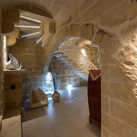 4 Bedroom Holiday With Private Pool Għarb